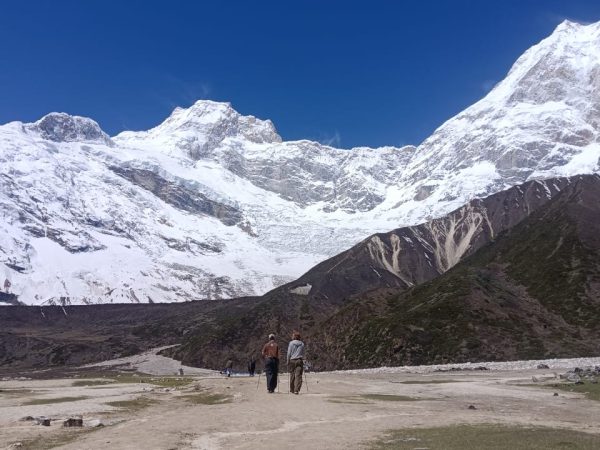 manaslu-trek-snowy-himalayan-trail