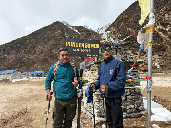pungen-gumba-manaslu-trek-trekkers